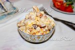 Салат с грудкой, опятами и фасолью