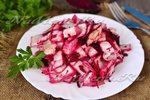 Салат со свеклой, капустой и соком лимона
