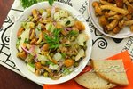 Постный салат с квашеной капустой и маринованными грибами