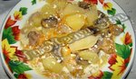 Мясо, картошка и грибы в горшочках