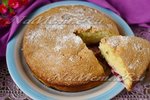 Шарлотка с вишней в духовке
