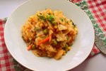 Тушёная капуста с горошком и кукурузой