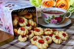 Бакинское "Курабье" с клубничным джемом