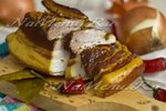 Сало в луковой шелухе