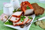Варёное сало в луковой шелухе
