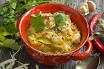 Тушеная капуста с мясом в кастрюле
