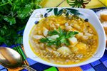 Постный рассольник с перловкой и солеными огурцами