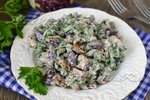 Салат из красной фасоли с сухариками