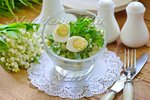 Салат из черемши с яйцом и огурцом