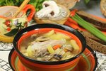 Мясной суп со свиными ребрышками и шампиньонами