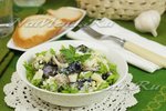 Салат из баклажанов с яйцом и луком