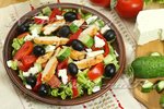 Греческий салат с курицей