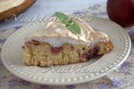 Пирог с клубникой, нектарином и безе