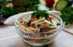 Салат из языка со свежим огурцом и маринованным луком