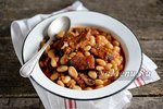 Фасоль по-сербски с копчеными ребрышками