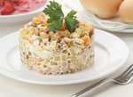 Как приготовить вкусный салат "Оливье": топ-5 рецептов