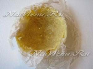 выкладывае массу в форму